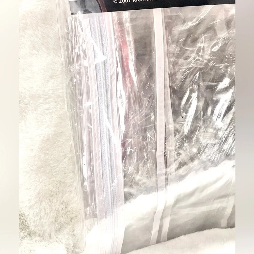 New with tags FRAMELESS JUMBO DRESS BAG CLEAR VINYL . Installs w/Velcro!
